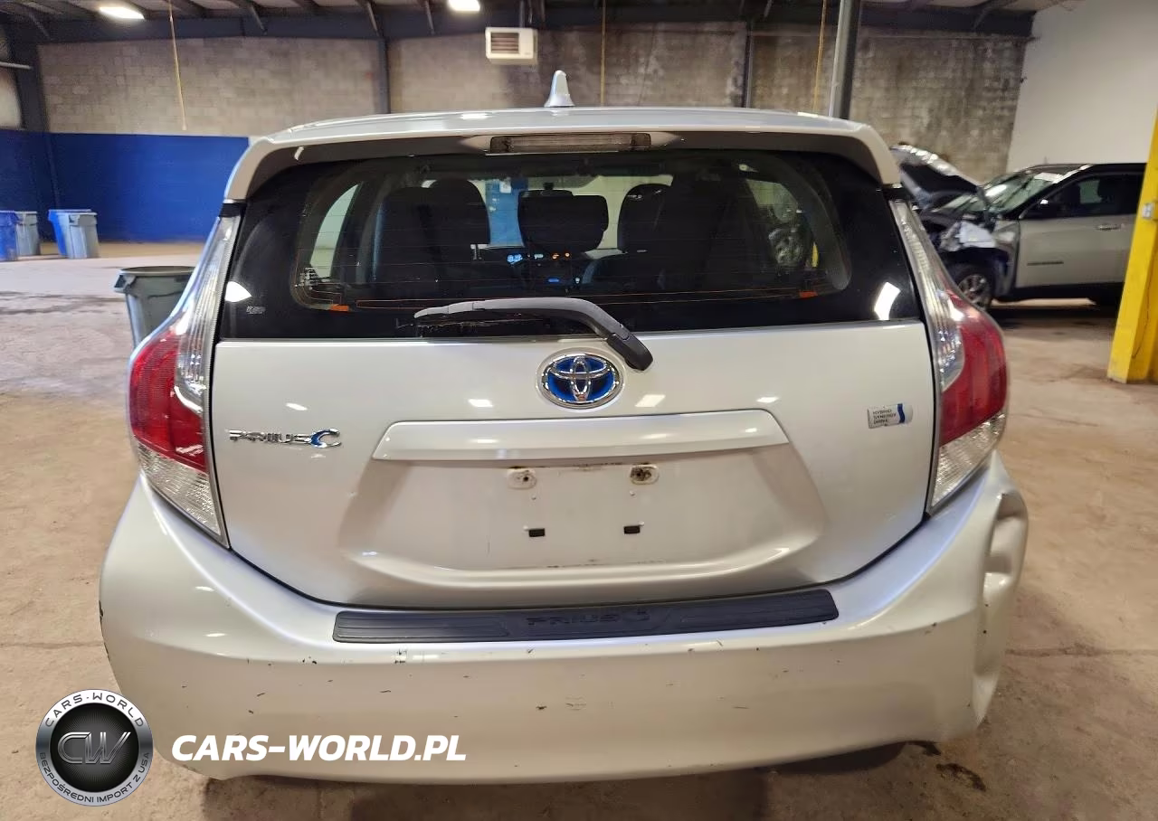 2015 Toyota Prius C Three VIN:JTDKDTB31F1107034 - 6