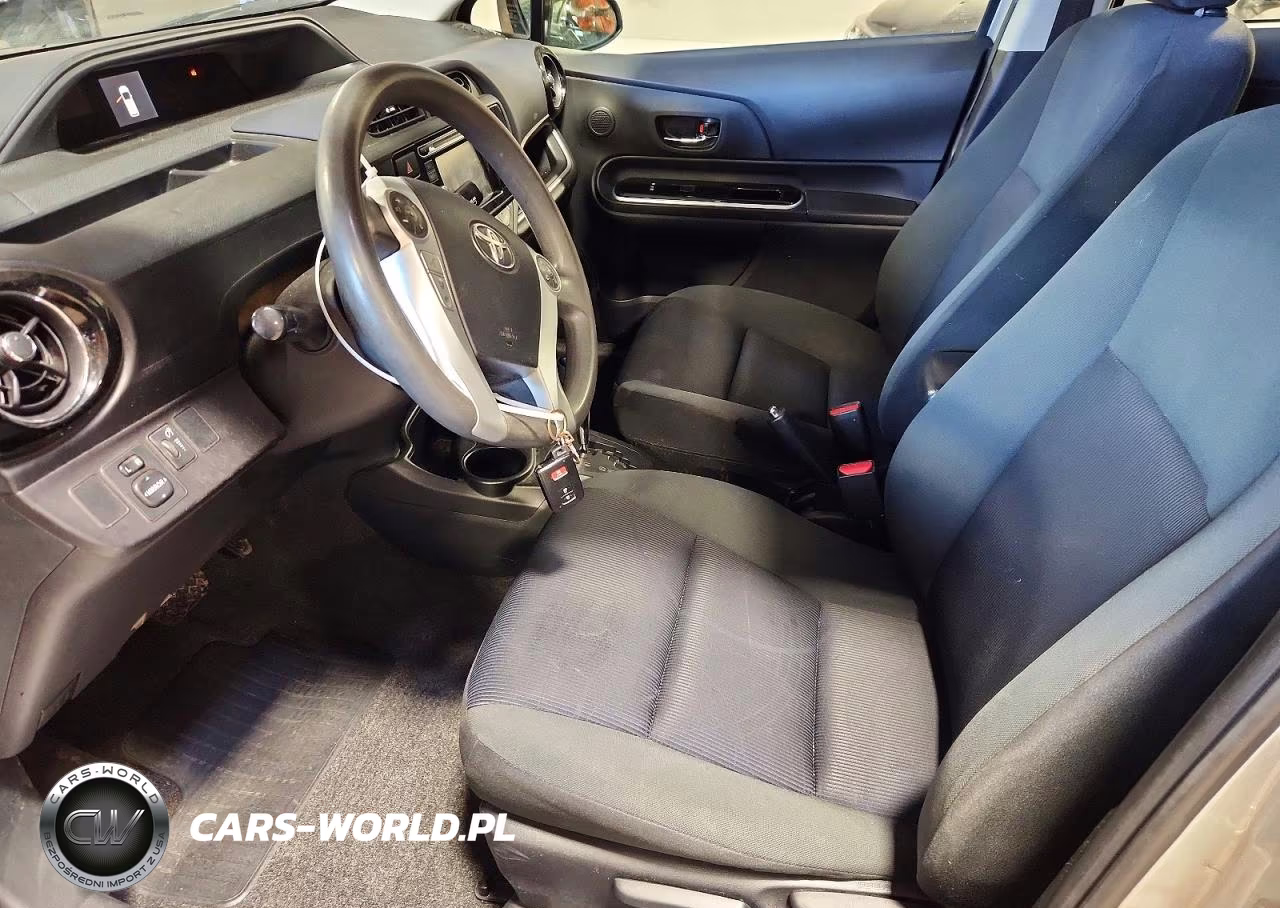 2015 Toyota Prius C Three VIN:JTDKDTB31F1107034 - 7