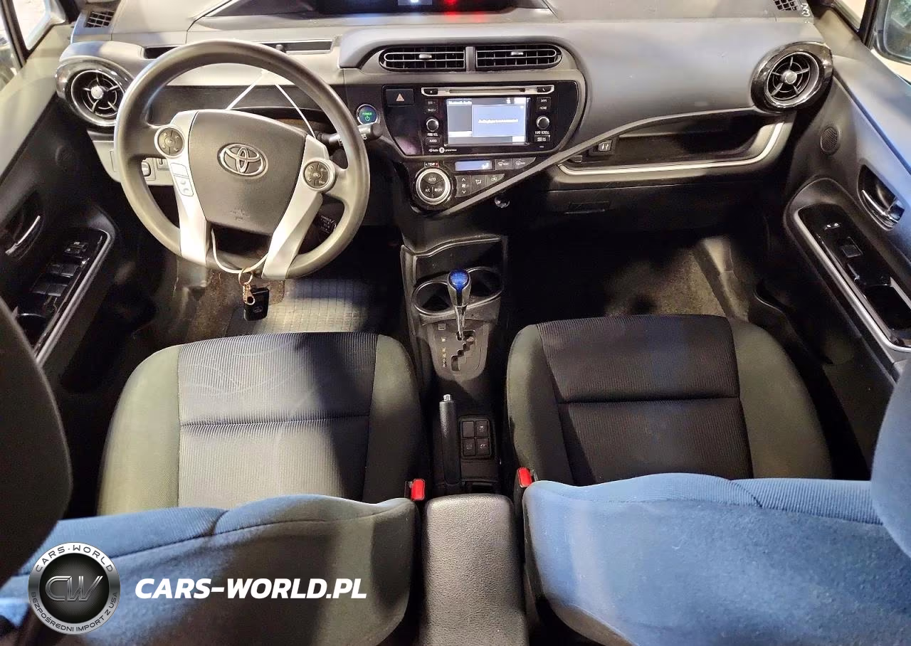 2015 Toyota Prius C Three VIN:JTDKDTB31F1107034 - 8