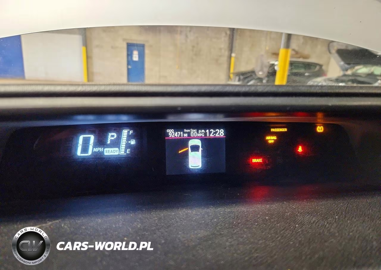 2015 Toyota Prius C Three VIN:JTDKDTB31F1107034 - 9