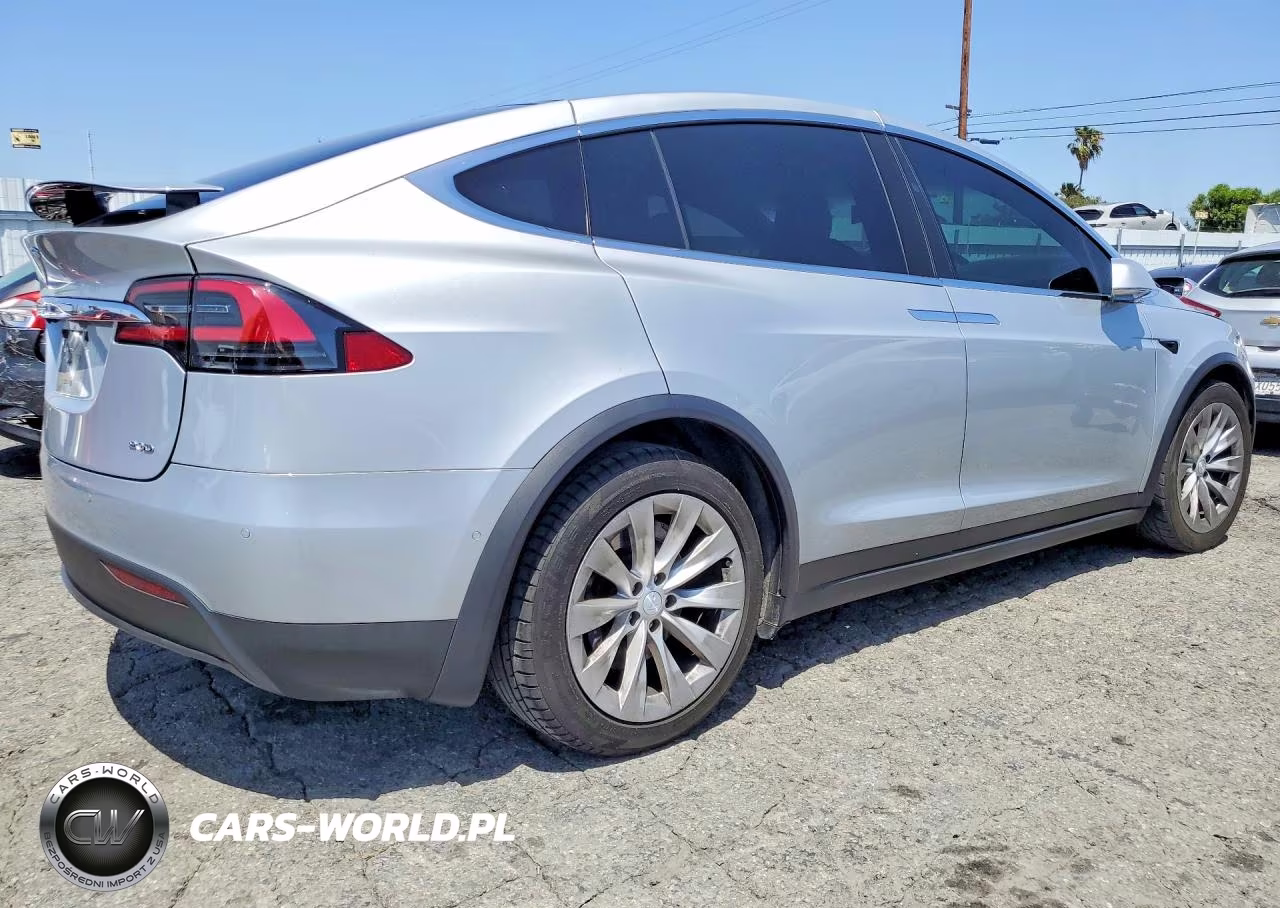 2017 Tesla Model X VIN:5YJXCBE25HF038137 - 3