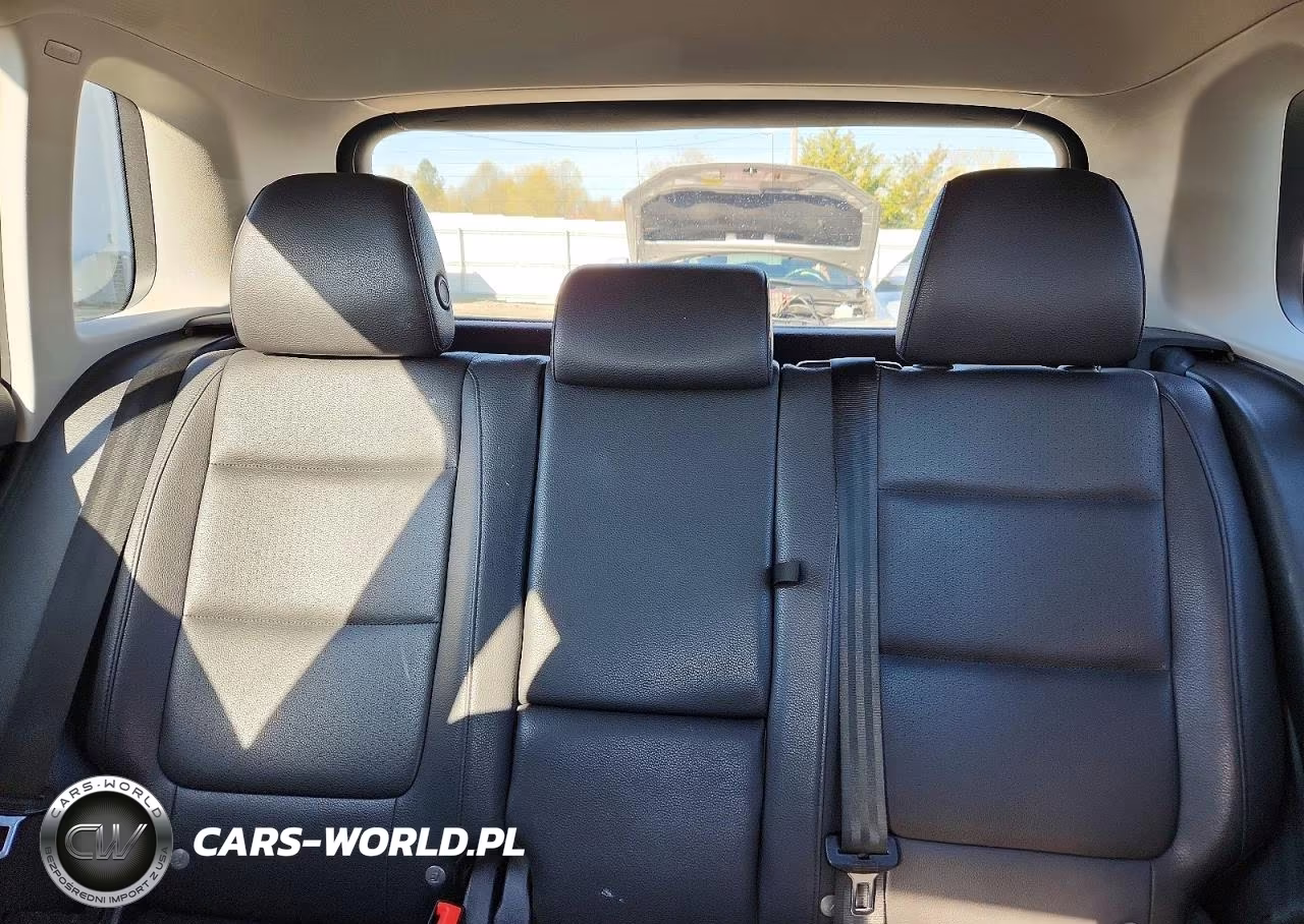 2017 Volkswagen Tiguan S VIN:WVGAV7AX5HK015972 - 10