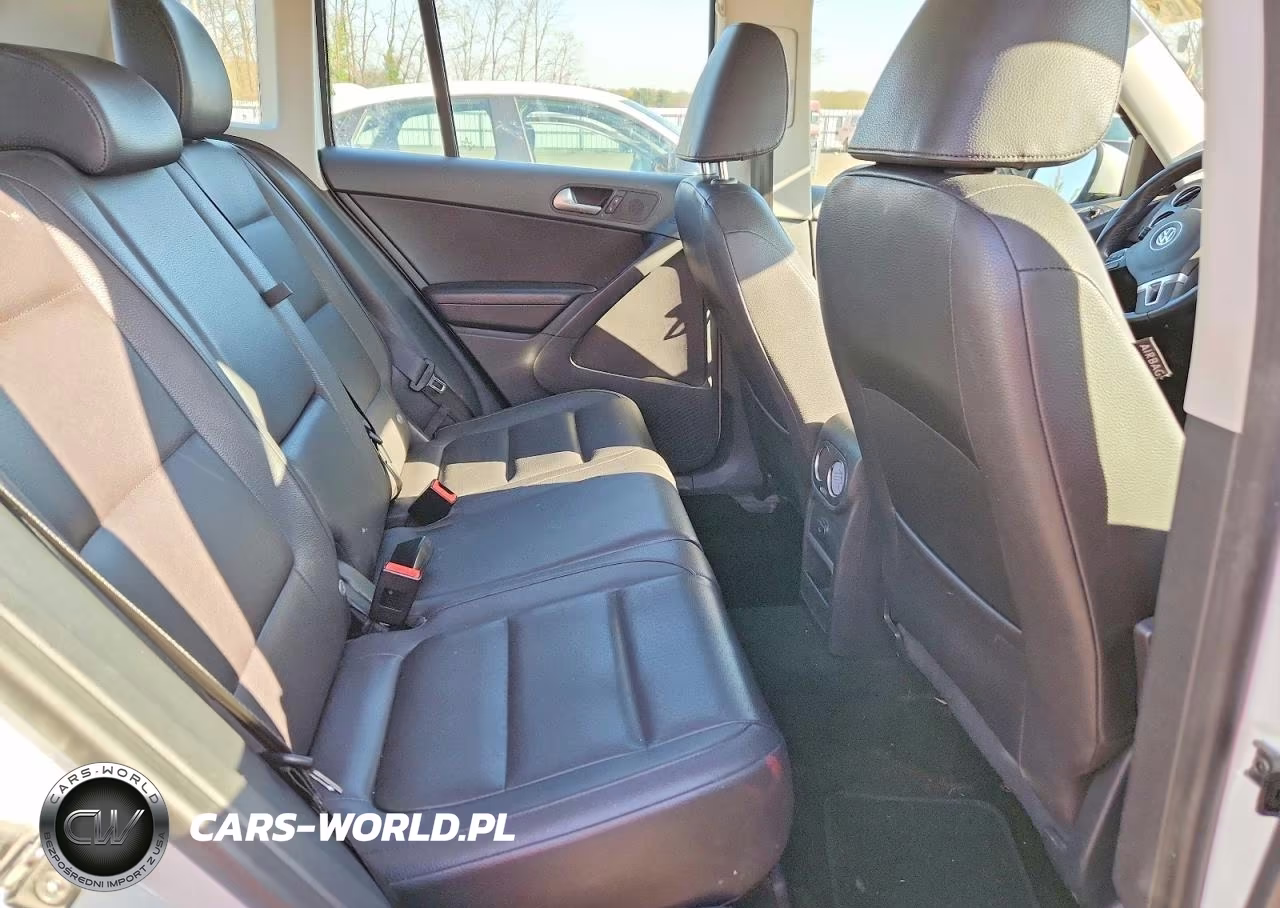 2017 Volkswagen Tiguan S VIN:WVGAV7AX5HK015972 - 11