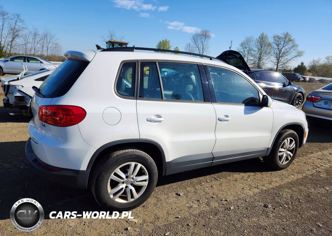 2017 Volkswagen Tiguan S VIN:WVGAV7AX5HK015972 - 3