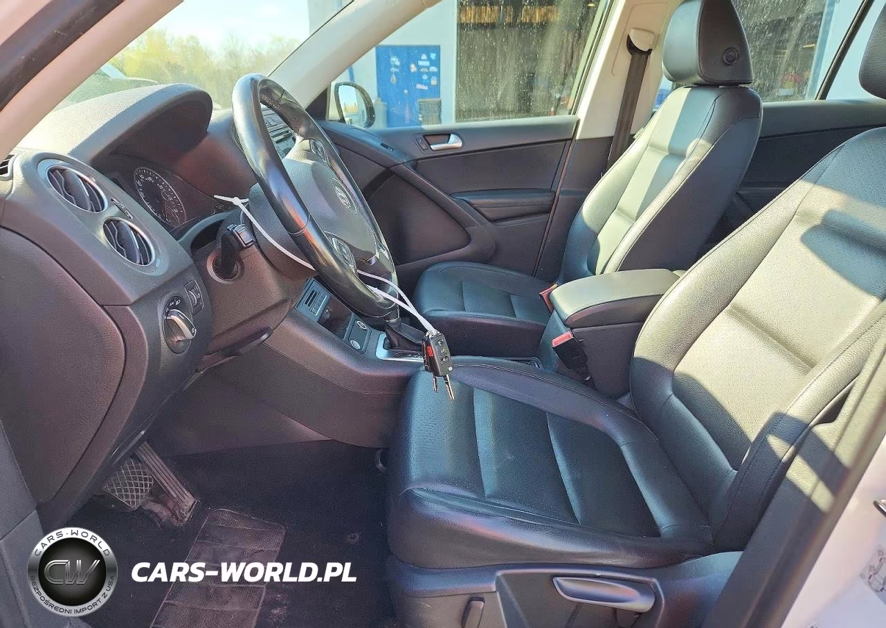 2017 Volkswagen Tiguan S VIN:WVGAV7AX5HK015972 - 7