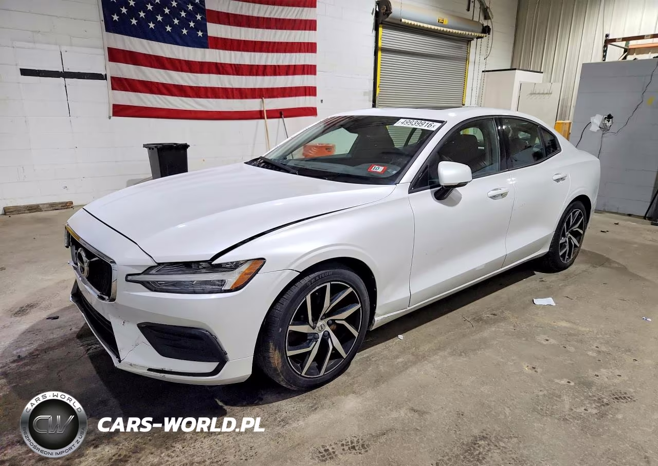 2020 Volvo S60 T6 Momentum