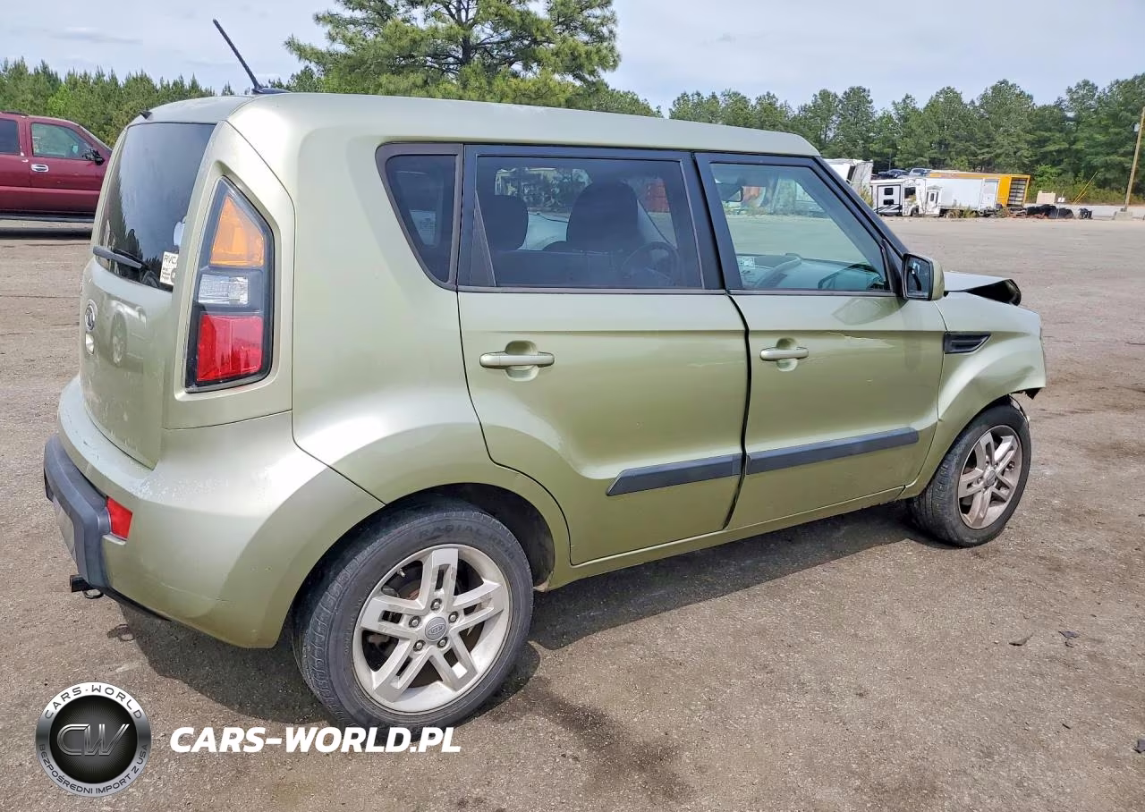 2011 Kia Soul + VIN:KNDJT2A26B7249937 - 3