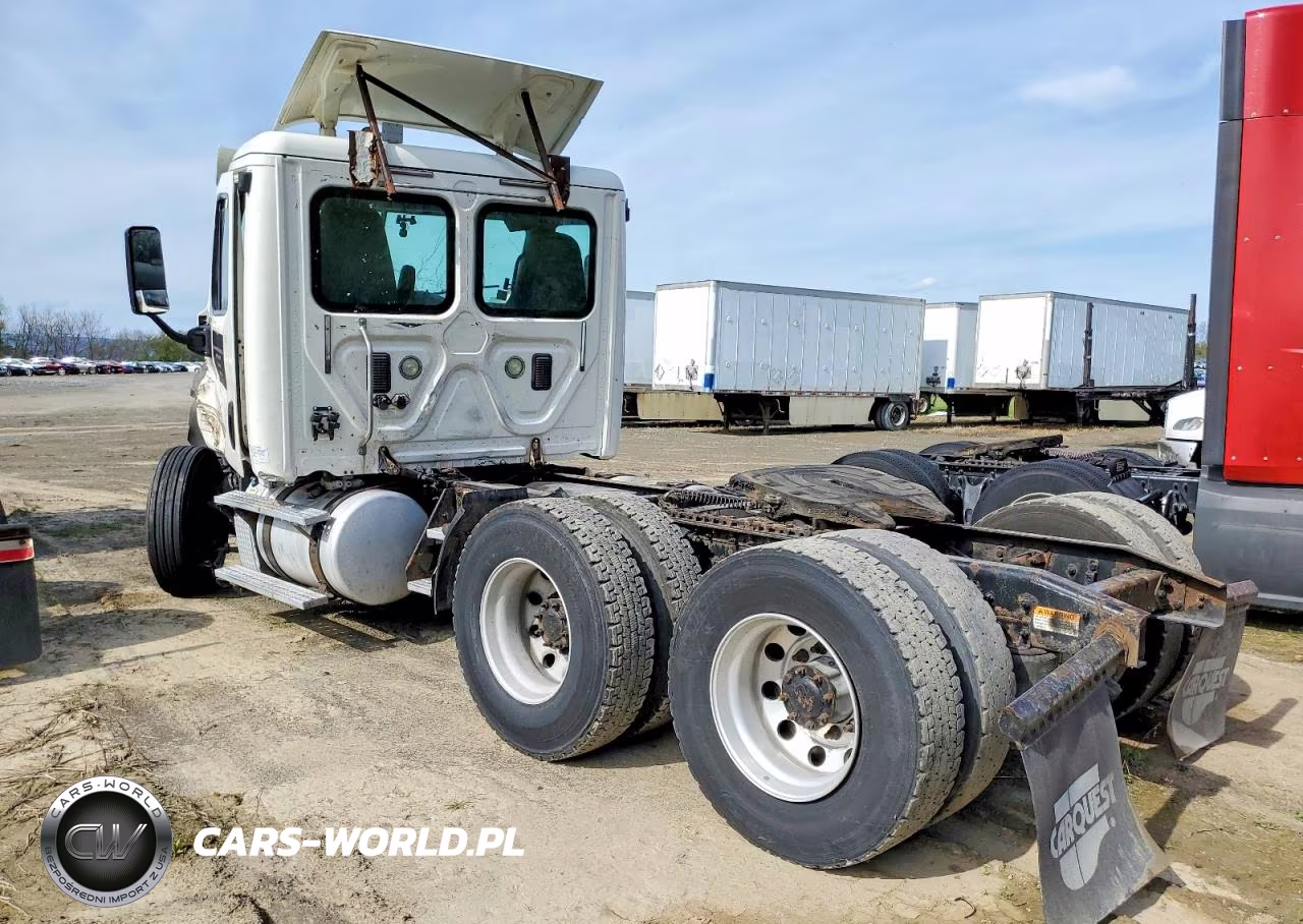 2015 Freightliner Cascadia 125 VIN:3AKJGEDV2FSGB5803 - 3