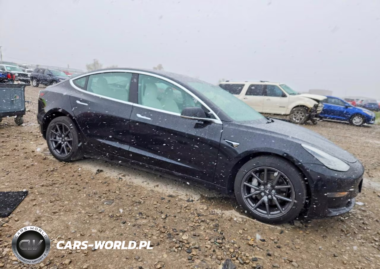2018 Tesla Model 3 VIN:5YJ3E1EBXJF085527 - 4