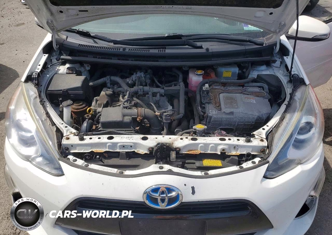 2015 Toyota Prius C Two VIN:JTDKDTB33F1576559 - 11