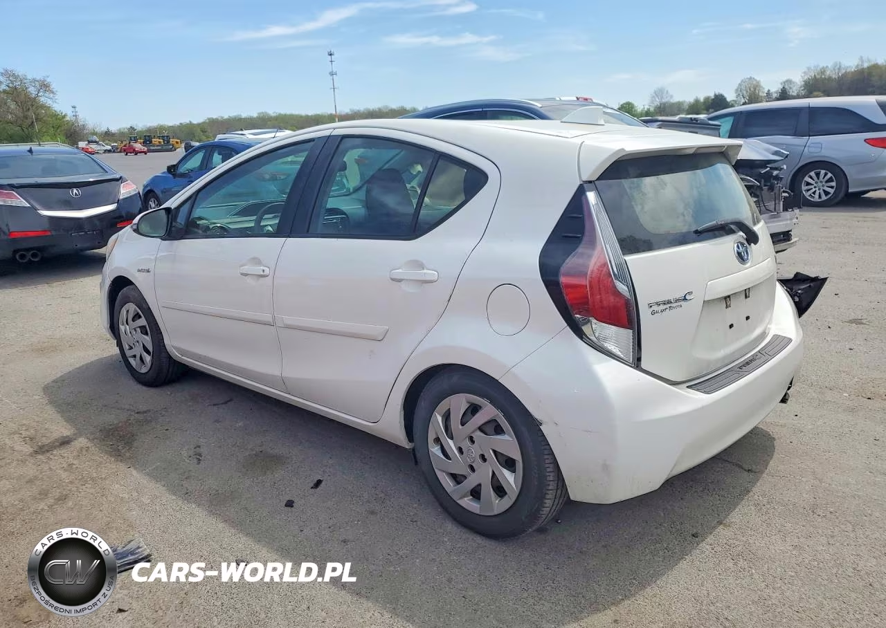 2015 Toyota Prius C Two VIN:JTDKDTB33F1576559 - 2