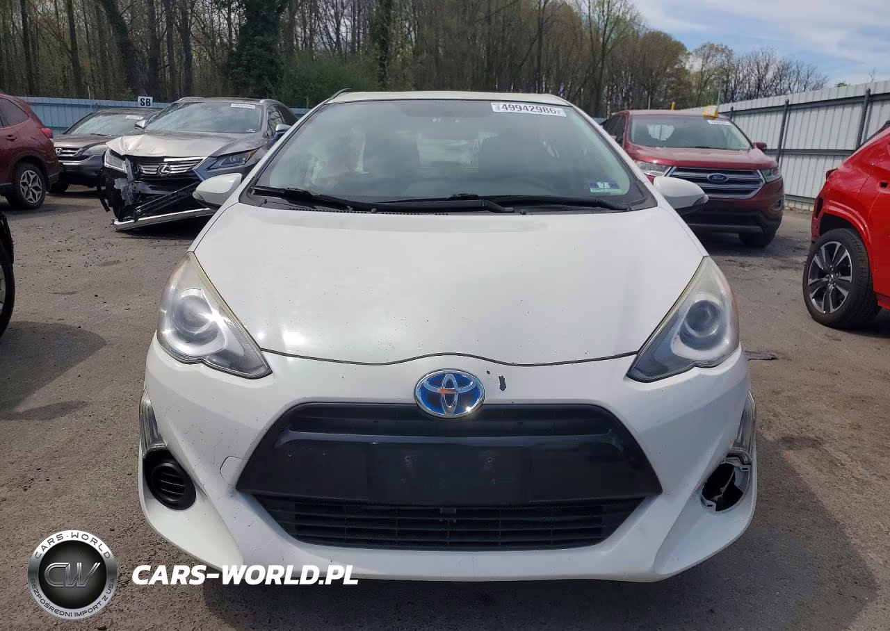 2015 Toyota Prius C Two VIN:JTDKDTB33F1576559 - 5