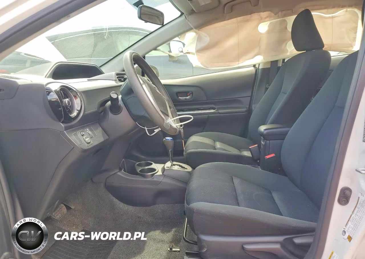 2015 Toyota Prius C Two VIN:JTDKDTB33F1576559 - 7