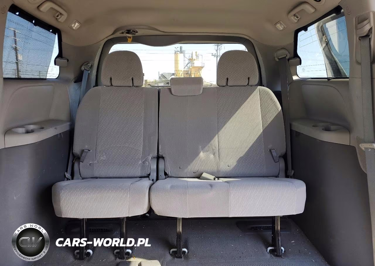 2017 Toyota Sienna Le VIN:5TDKZ3DC1HS829348 - 10