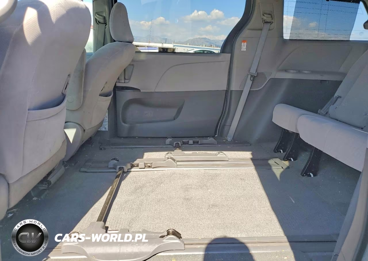 2017 Toyota Sienna Le VIN:5TDKZ3DC1HS829348 - 11