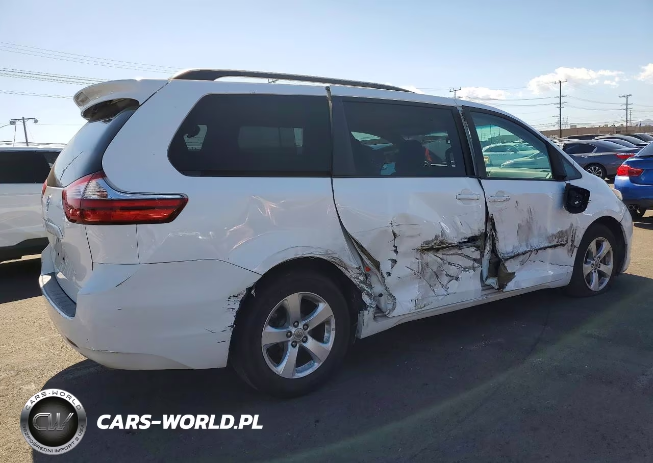 2017 Toyota Sienna Le VIN:5TDKZ3DC1HS829348 - 3