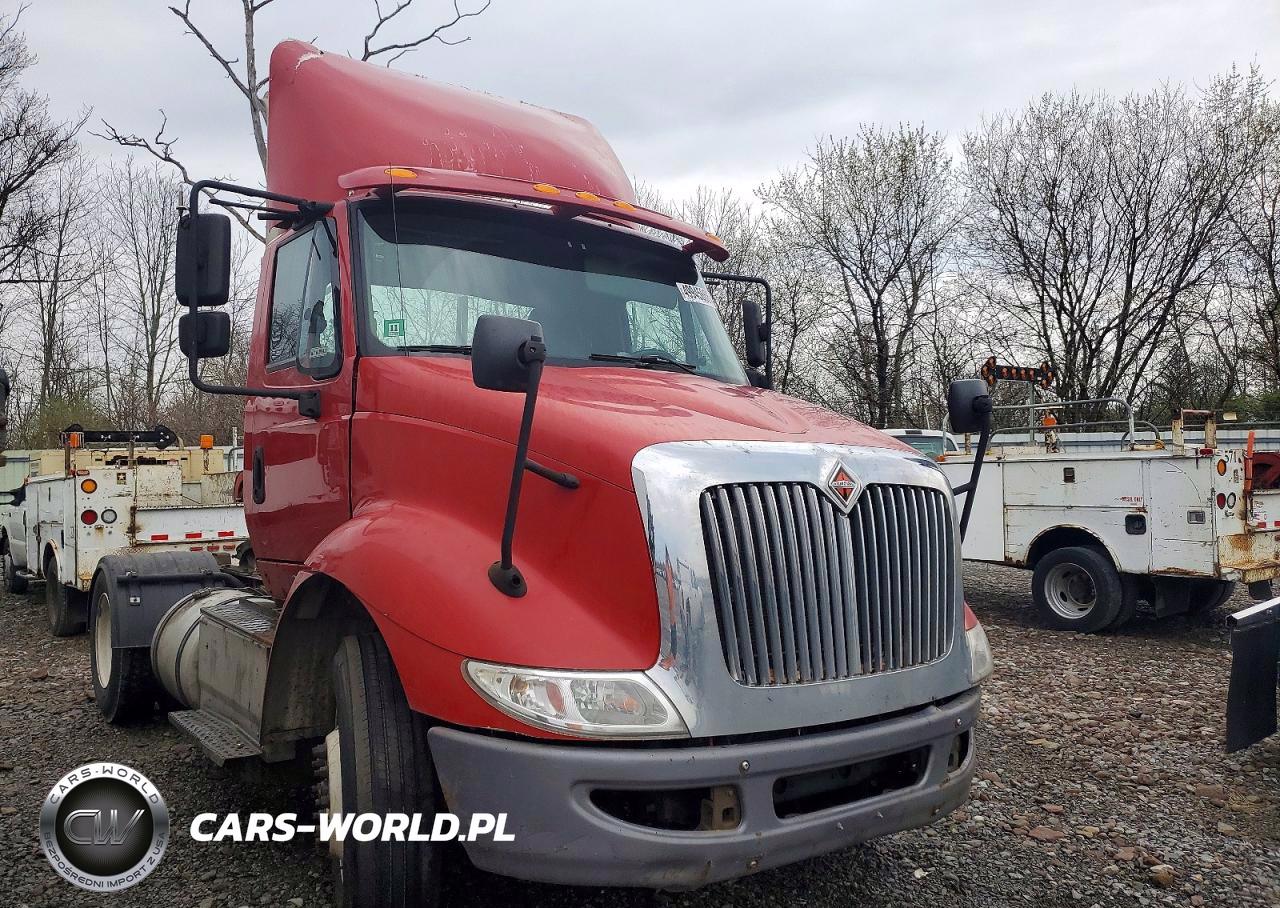 2017 International 8600 Semi Truck