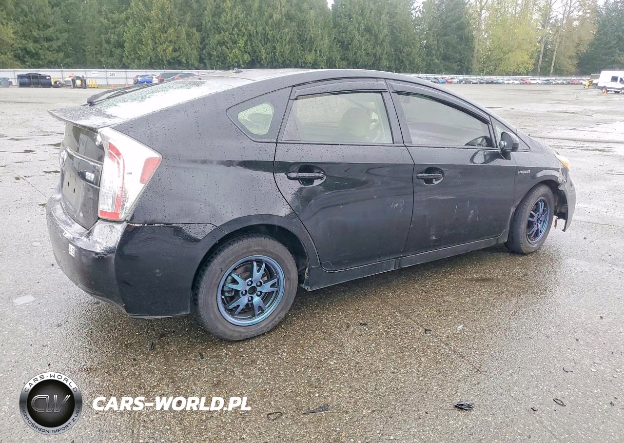 2015 Toyota Prius Two VIN:JTDKN3DU3F1982067 - 3
