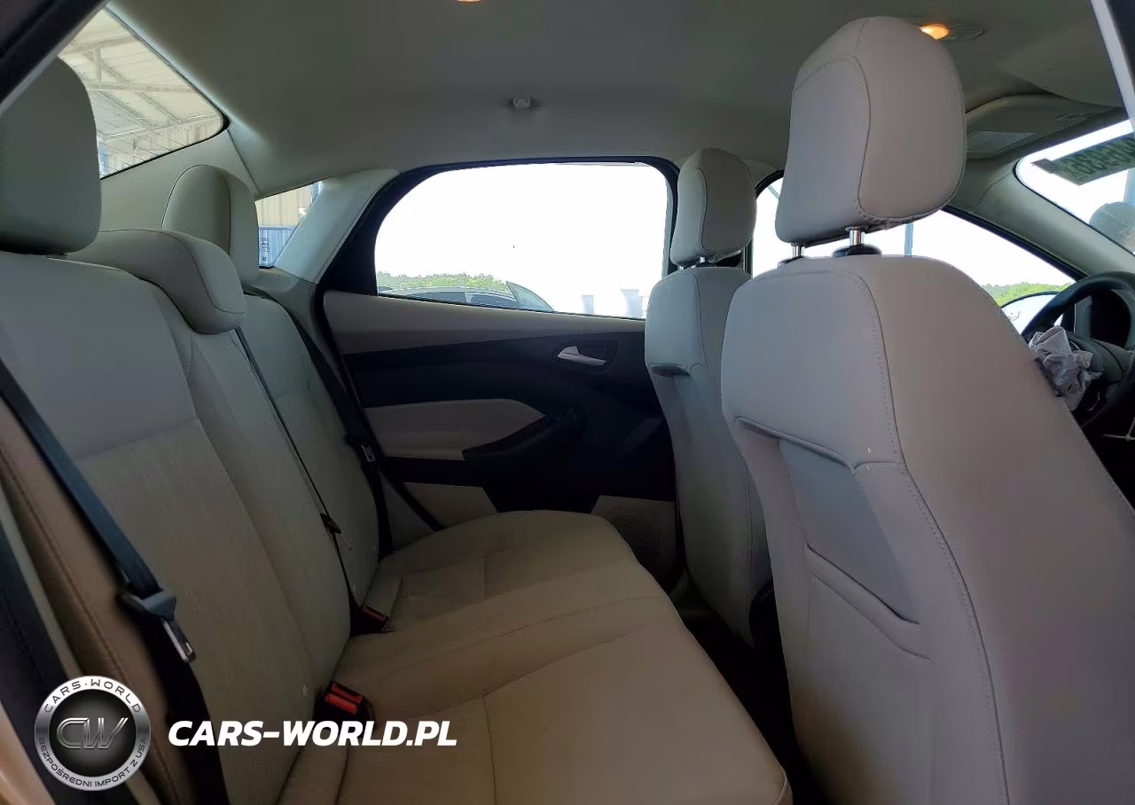 2018 Ford Focus Se VIN:1FADP3F2XJL265716 - 10