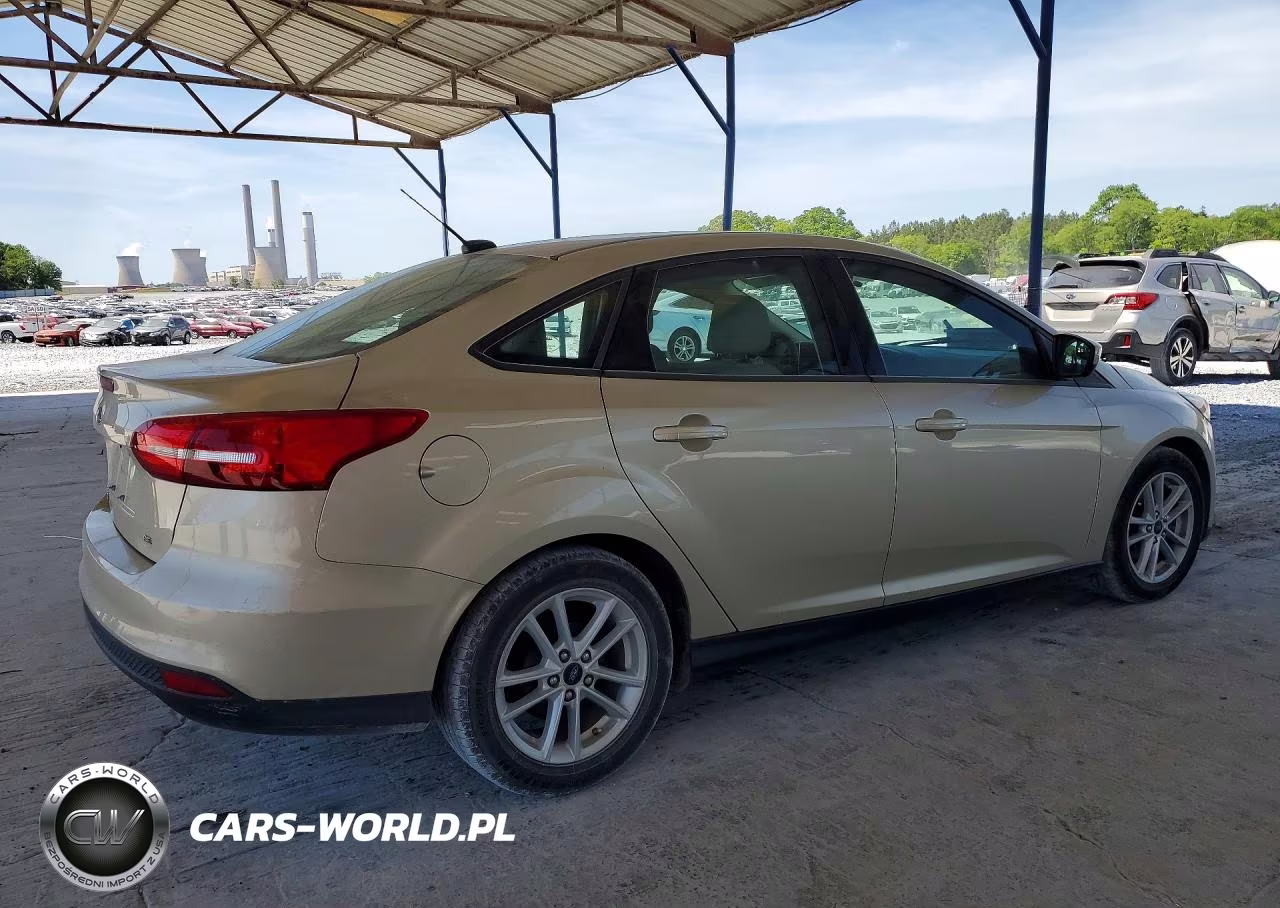 2018 Ford Focus Se VIN:1FADP3F2XJL265716 - 3