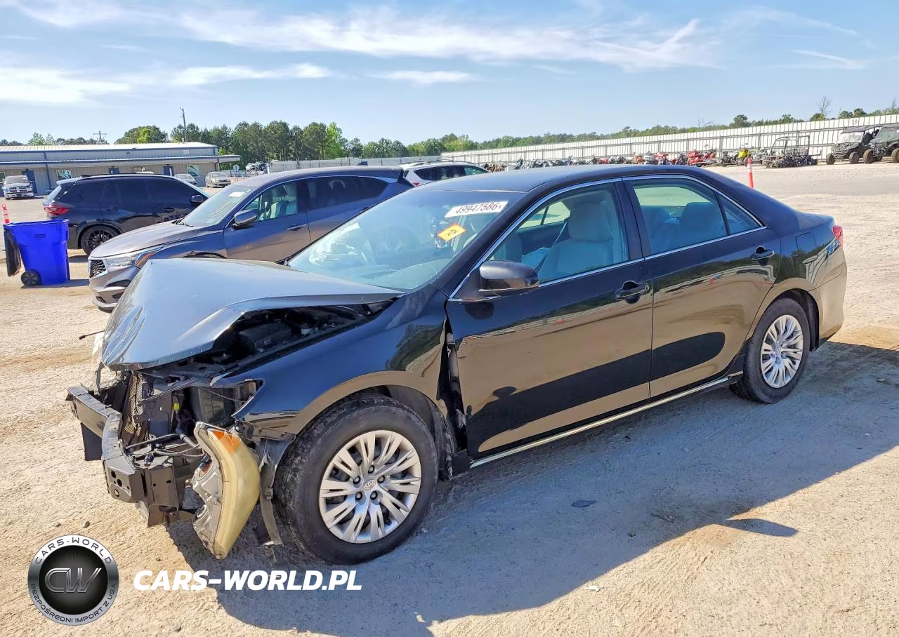 2014 Toyota Camry Le – zdjęcie 1 z 13