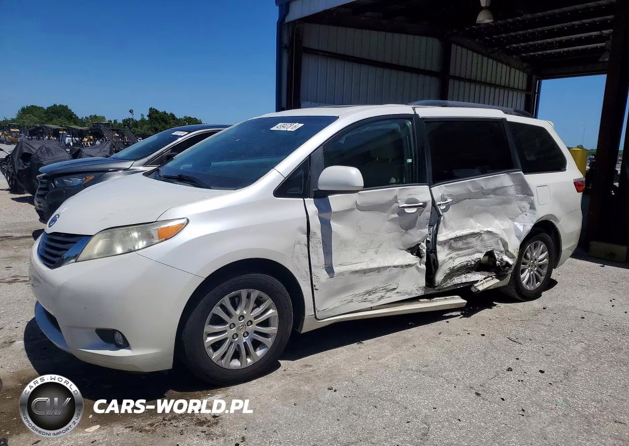 2015 Toyota Sienna Xle 8-Passenger – zdjęcie 1 z 13