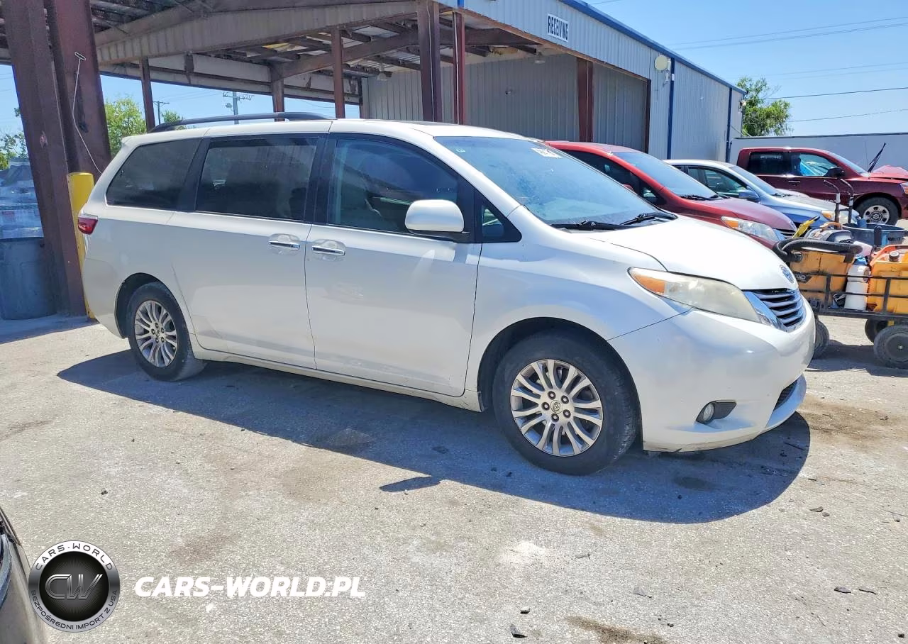 2015 Toyota Sienna Xle 8-Passenger VIN:5TDYK3DC9FS677749 - 4