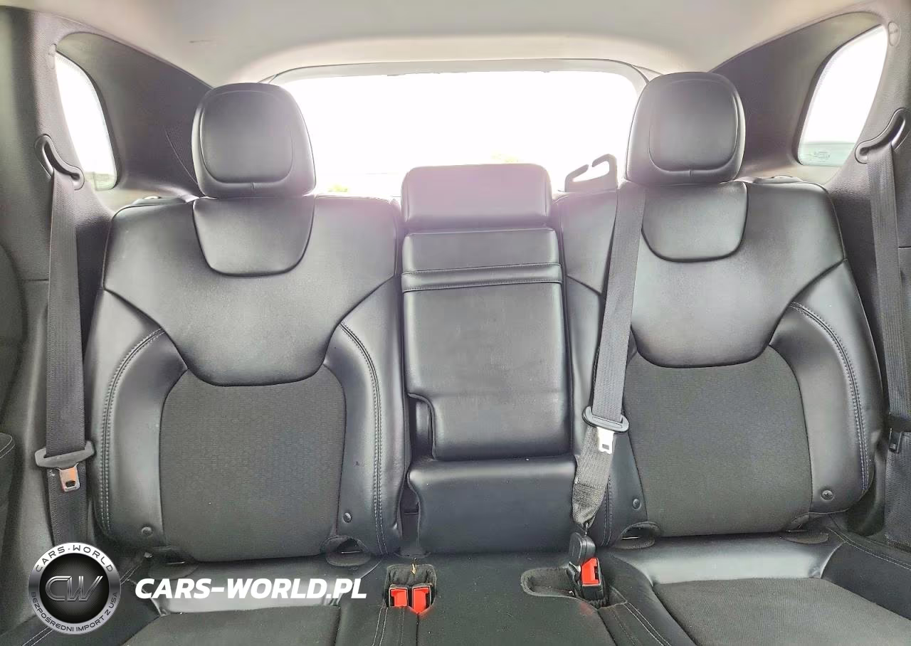 2019 Jeep Cherokee Latitude Plus VIN:1C4PJLLB8KD357853 - 10