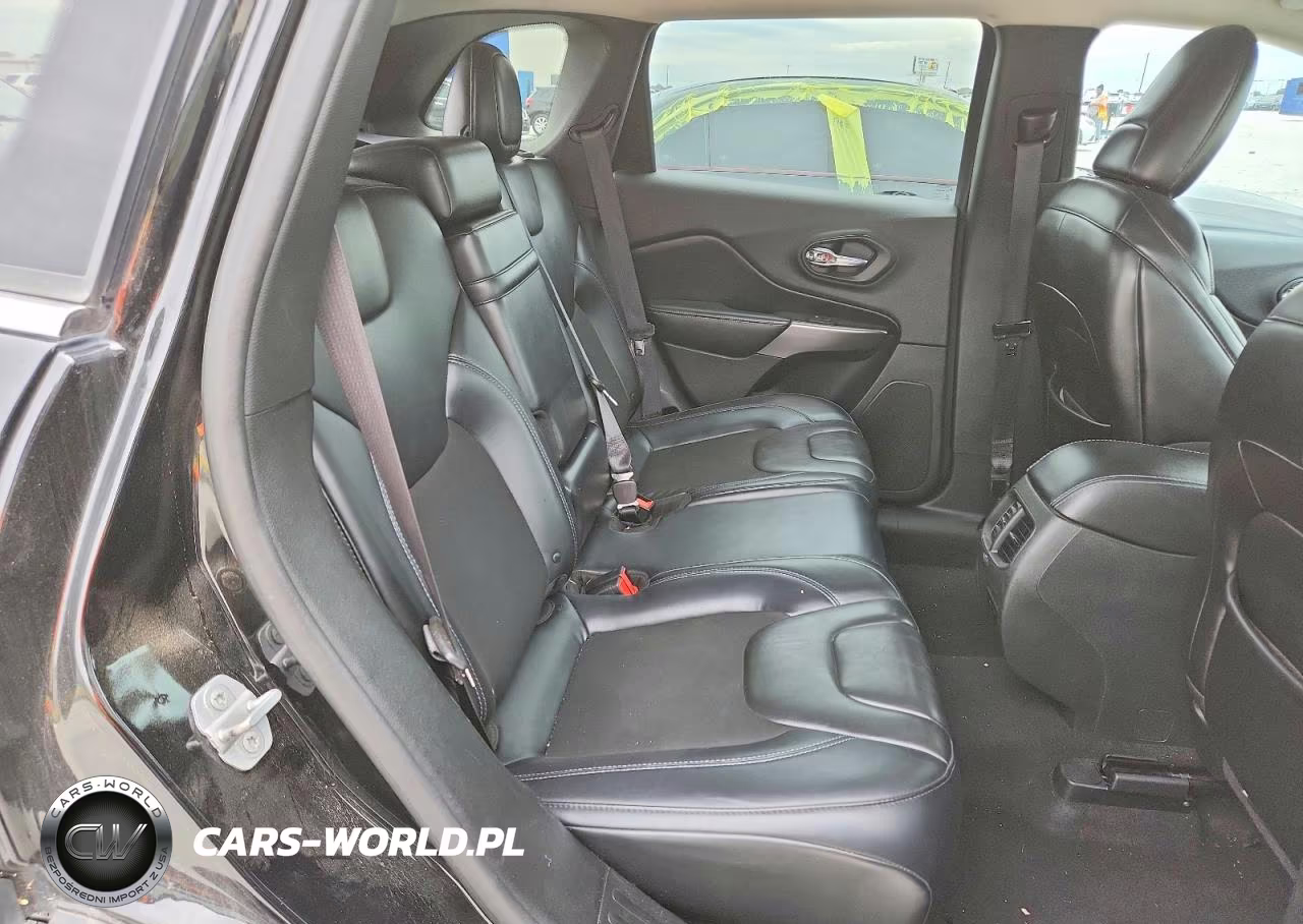 2019 Jeep Cherokee Latitude Plus VIN:1C4PJLLB8KD357853 - 11