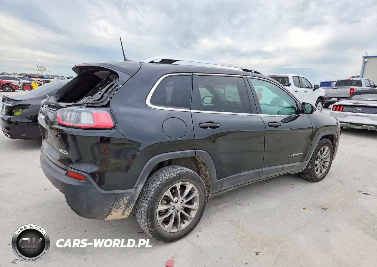 2019 Jeep Cherokee Latitude Plus VIN:1C4PJLLB8KD357853 - 3