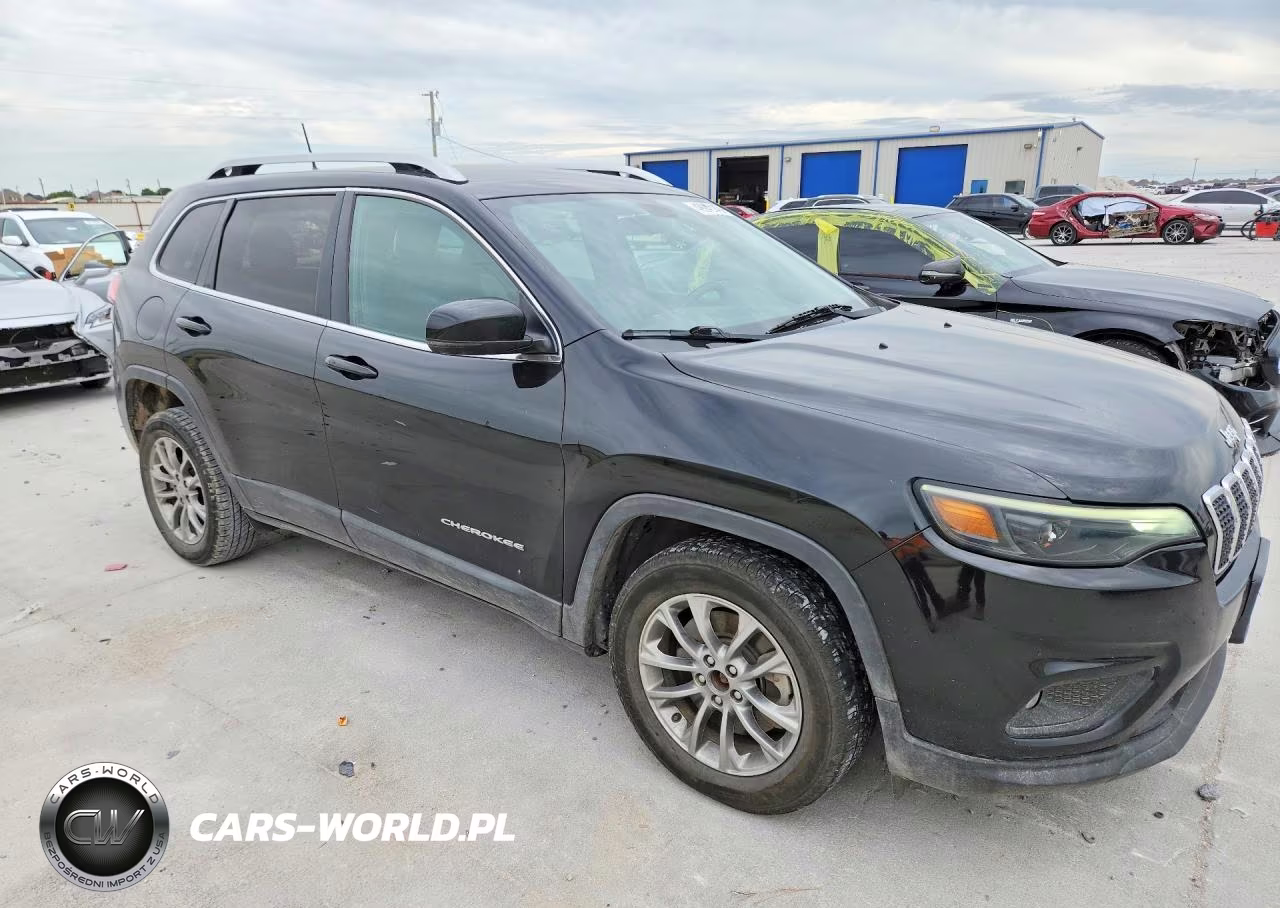 2019 Jeep Cherokee Latitude Plus VIN:1C4PJLLB8KD357853 - 4