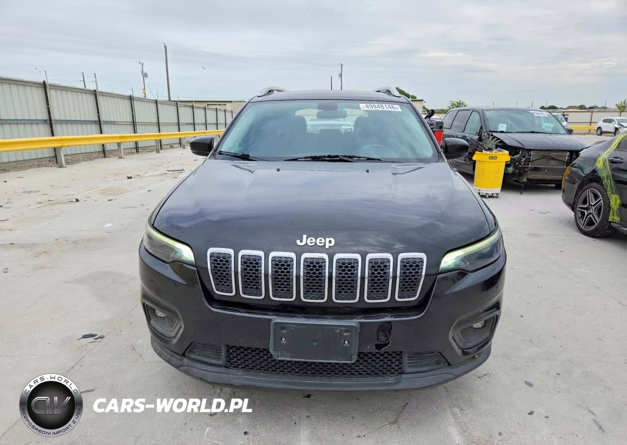 2019 Jeep Cherokee Latitude Plus VIN:1C4PJLLB8KD357853 - 5