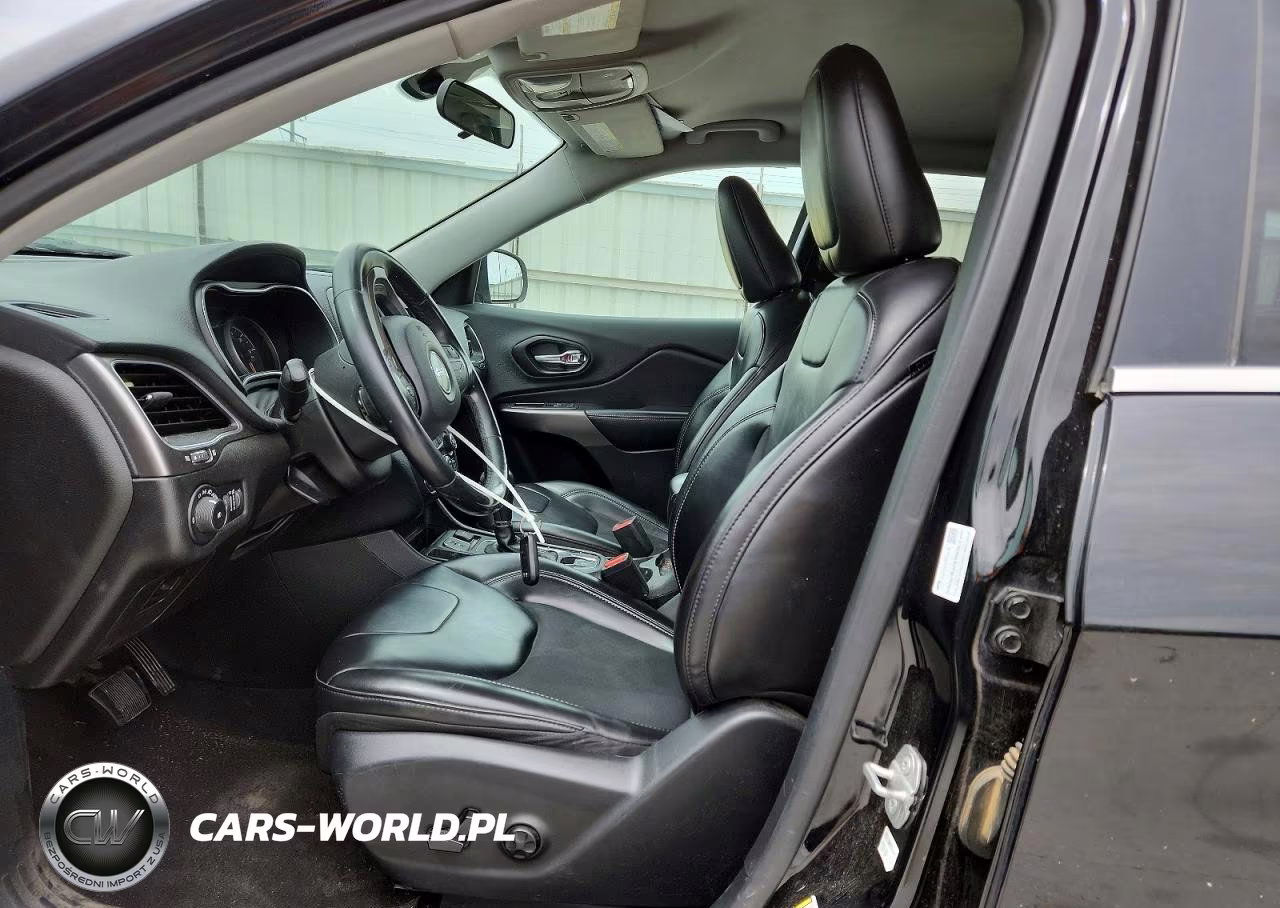 2019 Jeep Cherokee Latitude Plus VIN:1C4PJLLB8KD357853 - 7