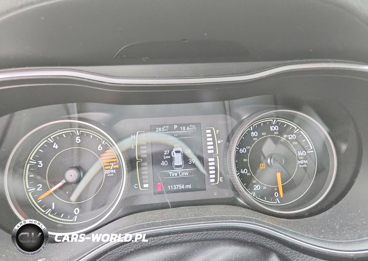 2019 Jeep Cherokee Latitude Plus VIN:1C4PJLLB8KD357853 - 9