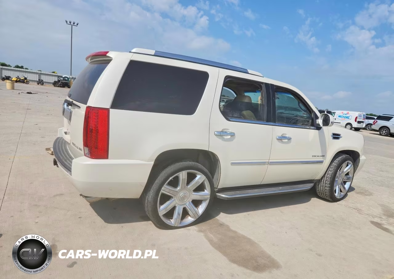 2011 Cadillac Escalade Luxury VIN:1GYS4BEF0BR319753 - 3
