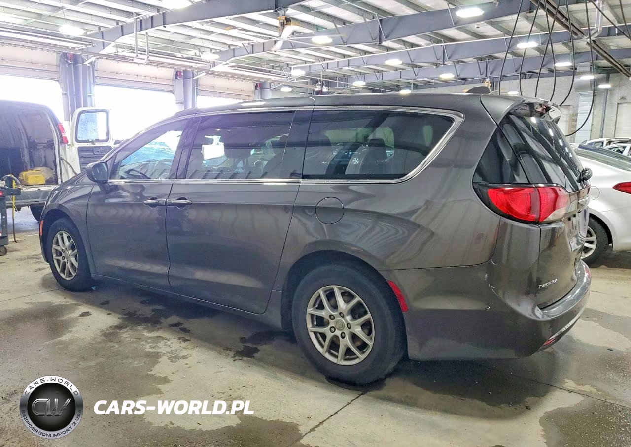 2020 Chrysler Pacifica Touring VIN:2C4RC1FG2LR158732 - 2