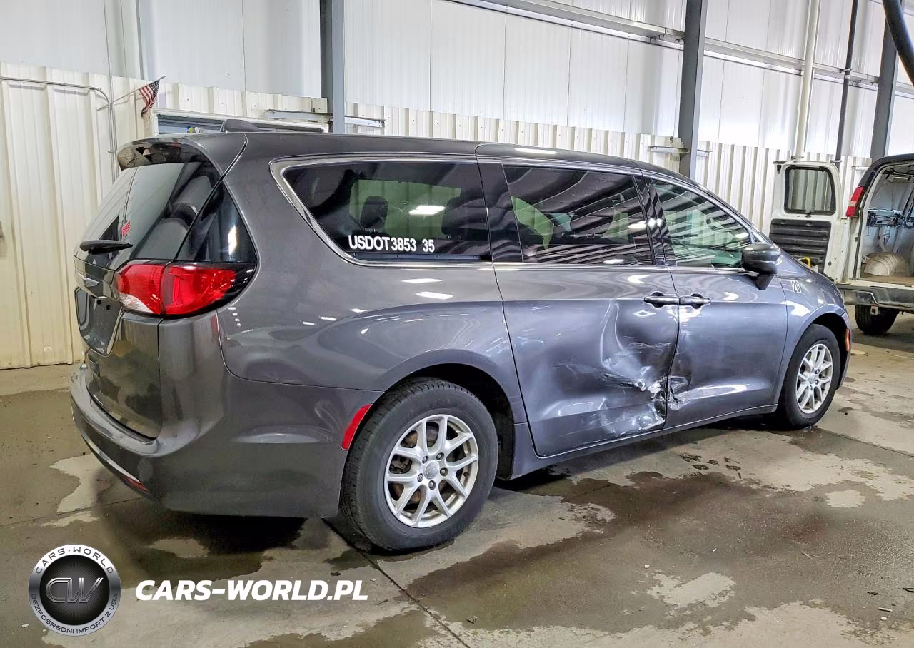 2020 Chrysler Pacifica Touring VIN:2C4RC1FG2LR158732 - 3