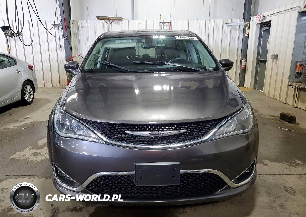 2020 Chrysler Pacifica Touring VIN:2C4RC1FG2LR158732 - 5