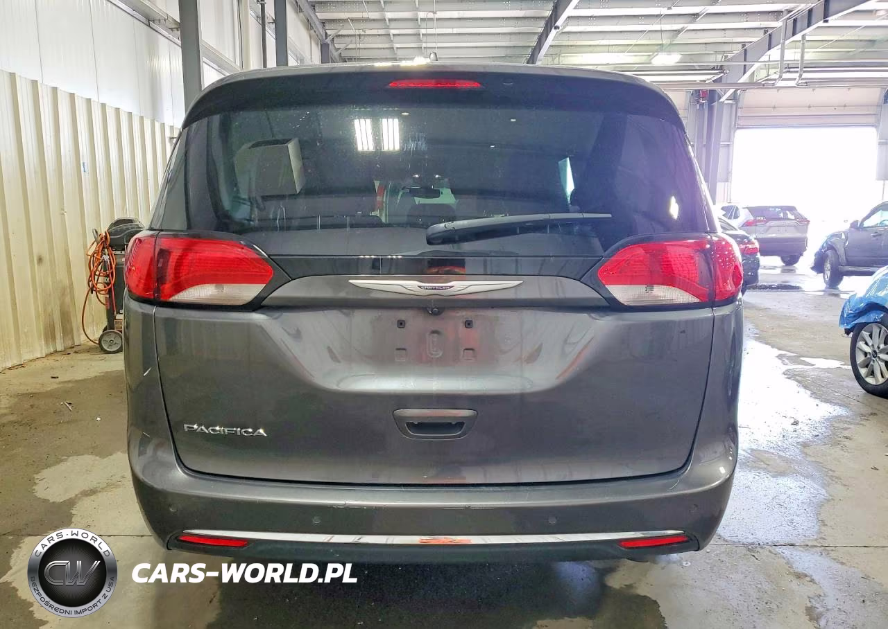 2020 Chrysler Pacifica Touring VIN:2C4RC1FG2LR158732 - 6