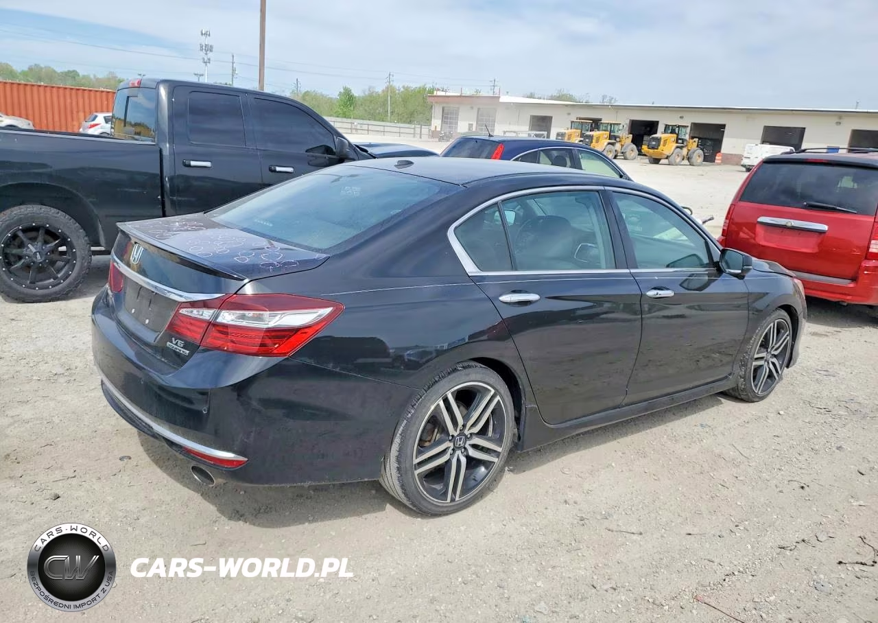 2016 Honda Accord Touring VIN:1HGCR3F96GA029809 - 3
