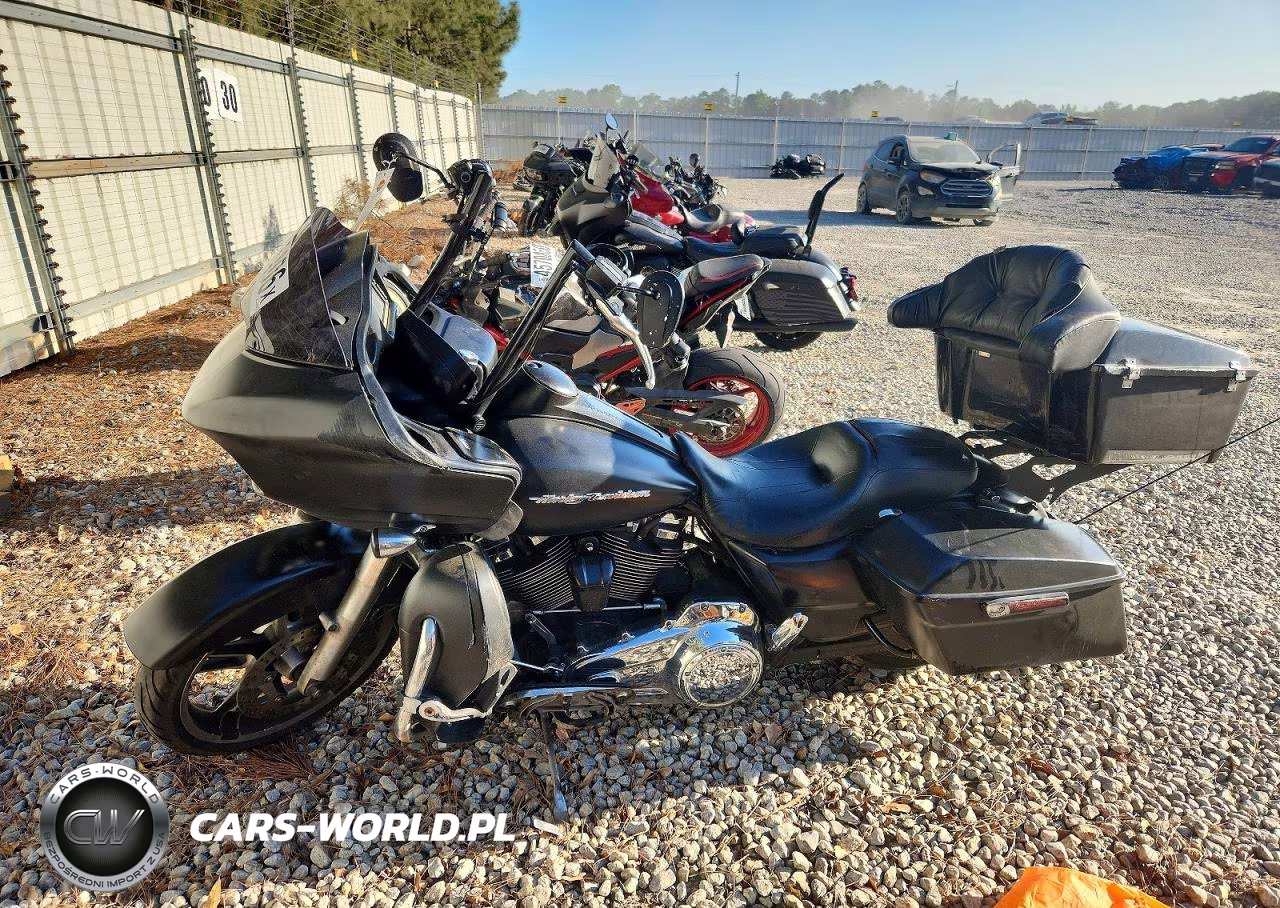 2017 Harley-Davidson Fltrxs Road Glide Special VIN:1HD1KTC32HB673229 - 3