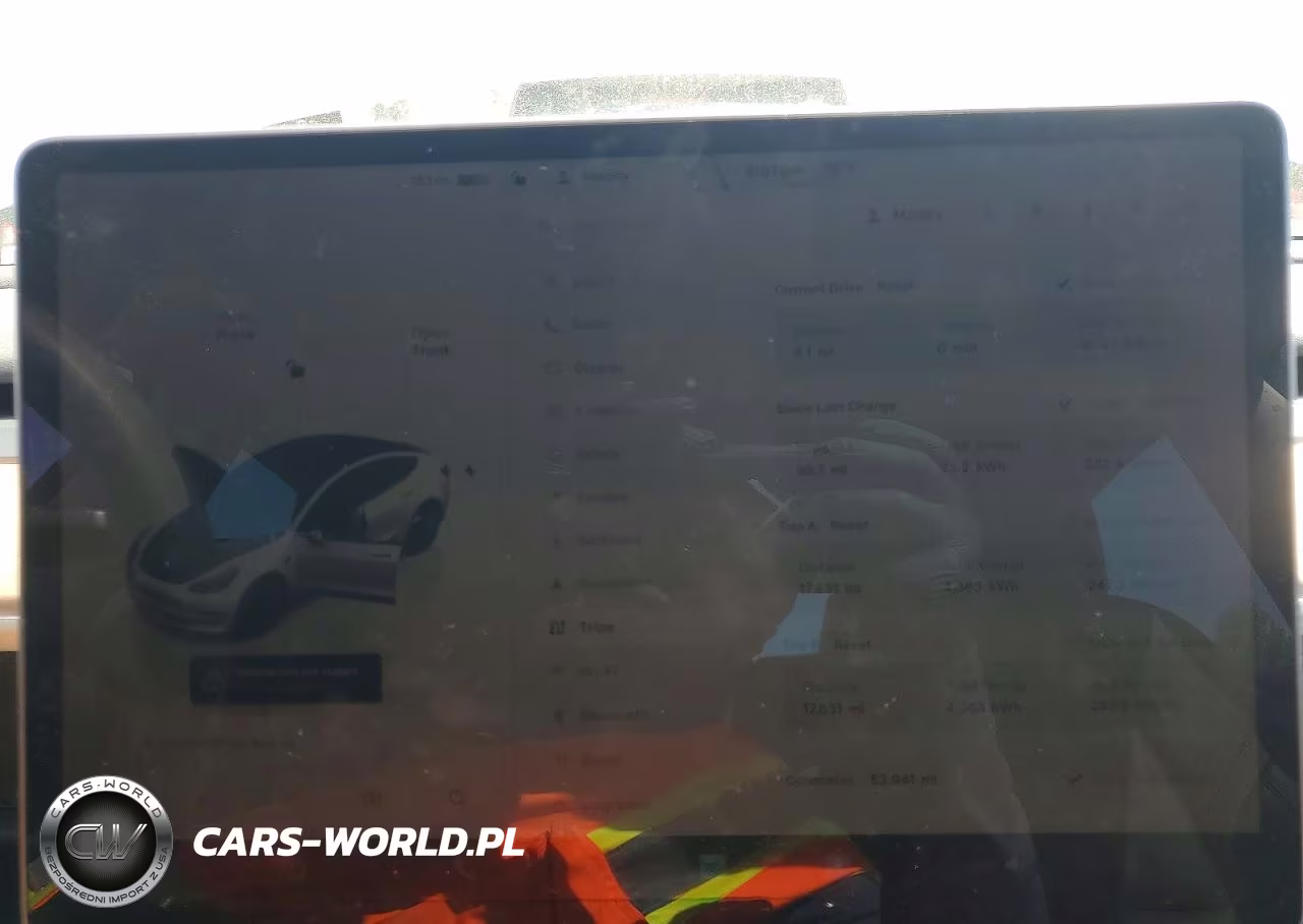 2026 Tesla Model 3 VIN:5YJ3E1EAXPF590340 - 9