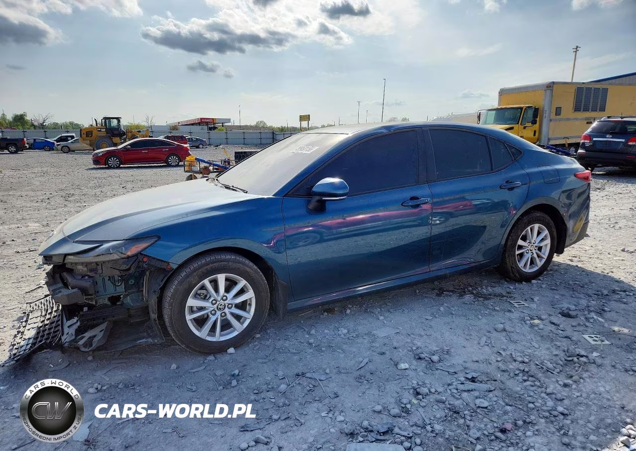 2025 Toyota Camry Le – zdjęcie 1 z 12