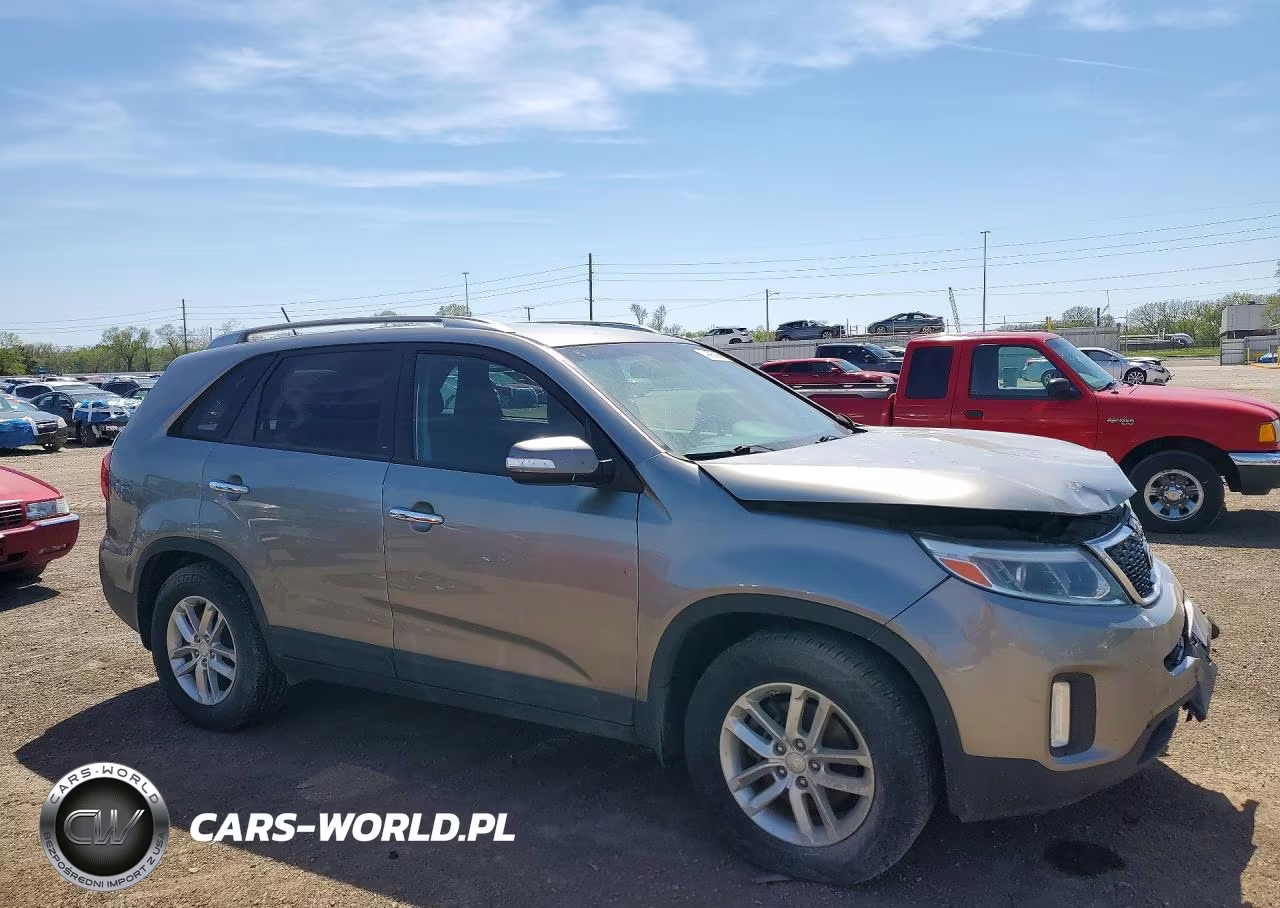 2015 Kia Sorento Lx VIN:5XYKT4A62FG655810 - 4