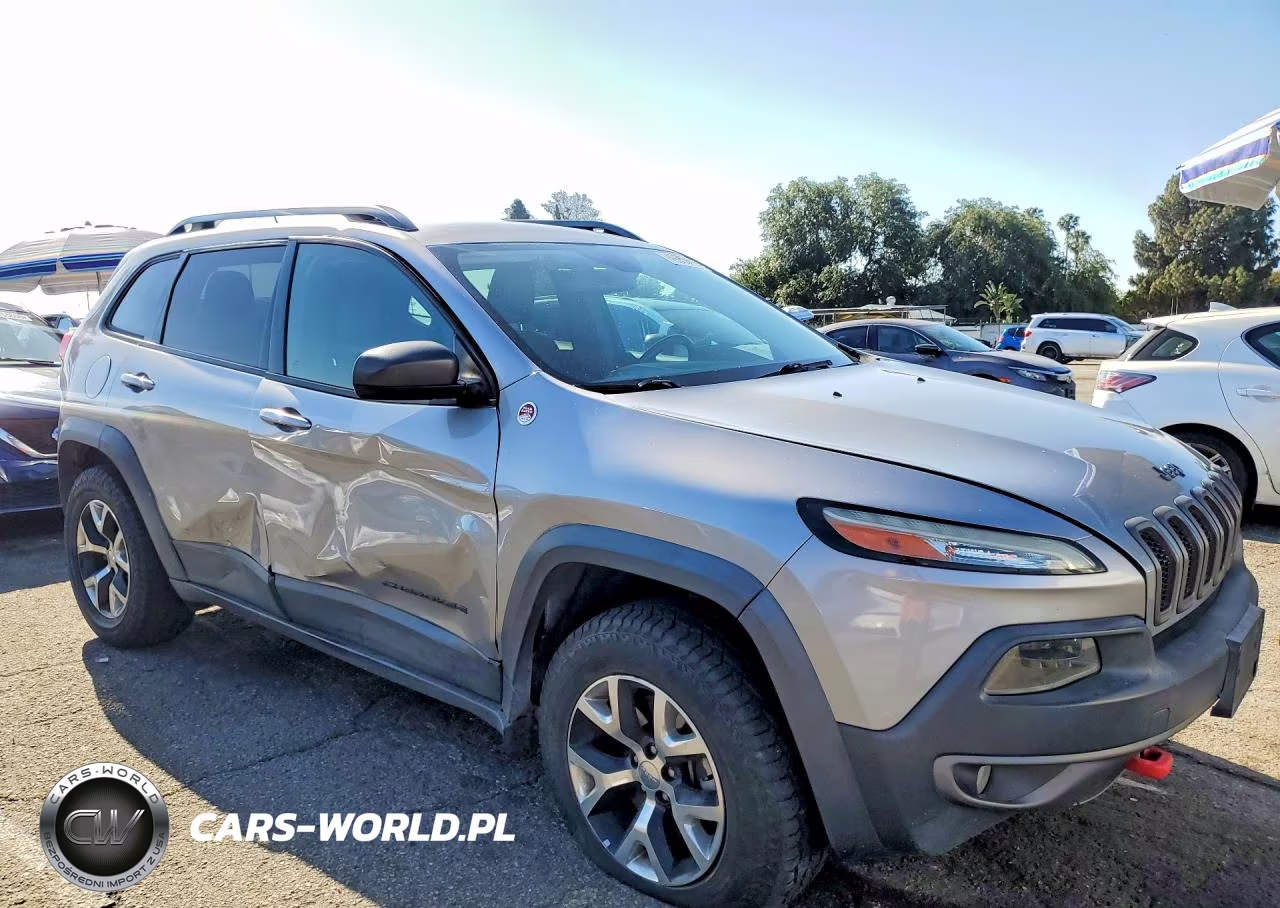 2015 Jeep Cherokee Trailhawk VIN:1C4PJMBS9FW786212 - 4