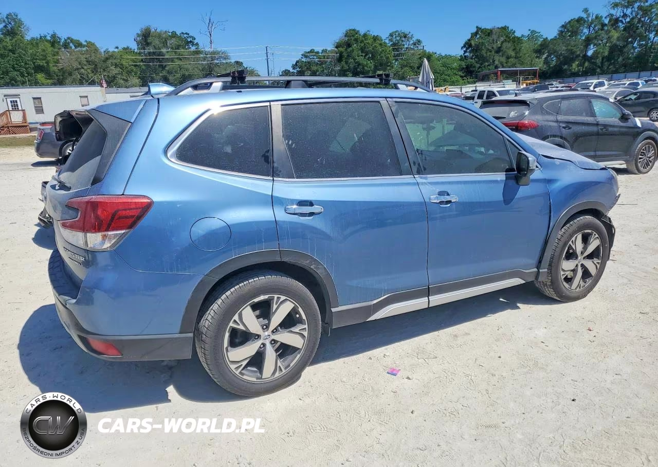 2019 Subaru Forester Touring VIN:JF2SKAWC1KH403095 - 3
