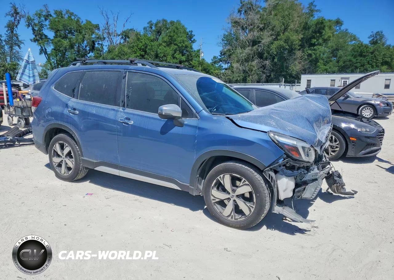 2019 Subaru Forester Touring VIN:JF2SKAWC1KH403095 - 4