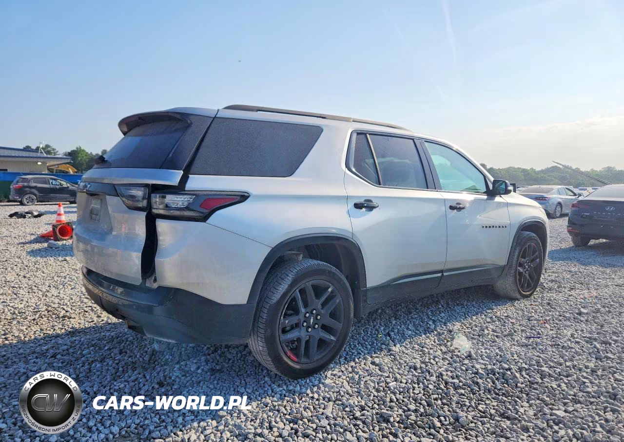 2020 Chevrolet Traverse Premier VIN:1GNERKKW1LJ285922 - 3