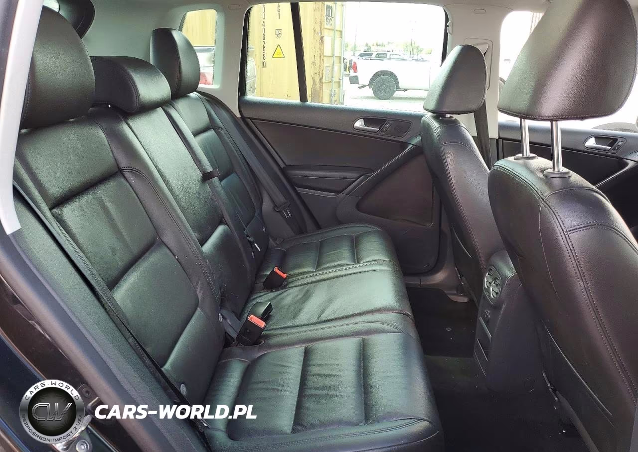 2017 Volkswagen Tiguan Sport VIN:WVGTV7AX3HW511662 - 10