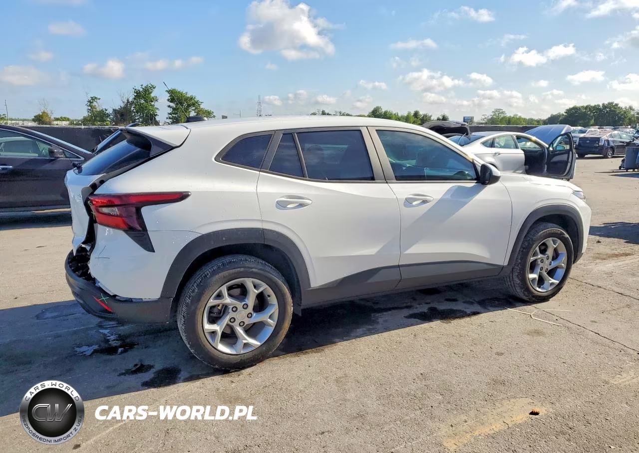2025 Chevrolet Trax Ls VIN:KL77LFEPXSC106744 - 3